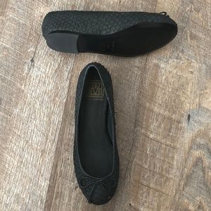 *SOLD* NEW Pour la Victoire ballet flats snakeskin